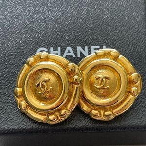 Vintage CHANEL Gold CC Clip-On Earrings